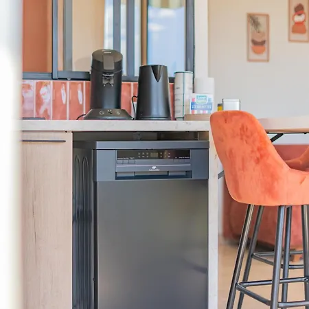 Cosy Waves T1 Bis Centre Saint-raphael Plages, Gare A Pied, Terrasse & Parking *