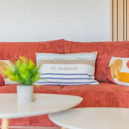 Cosy Waves T1 Bis Centre Saint-raphael Plages, Gare A Pied, Terrasse & Parking *